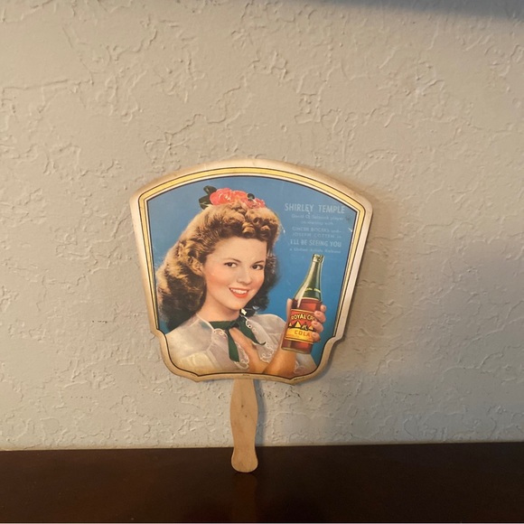 VINTAGE RC COLA ROYAL CROWN SODA SHIRLEY TEMPLE AD FAN WWII 1940's - Picture 4 of 4